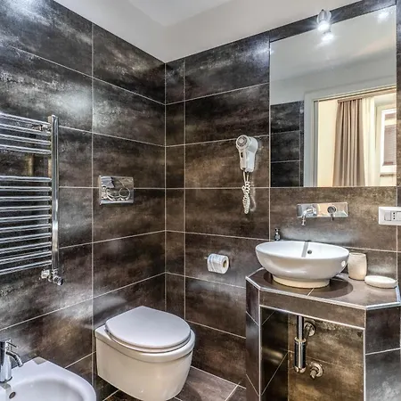 בית הארחה Spagna Boutique 4*